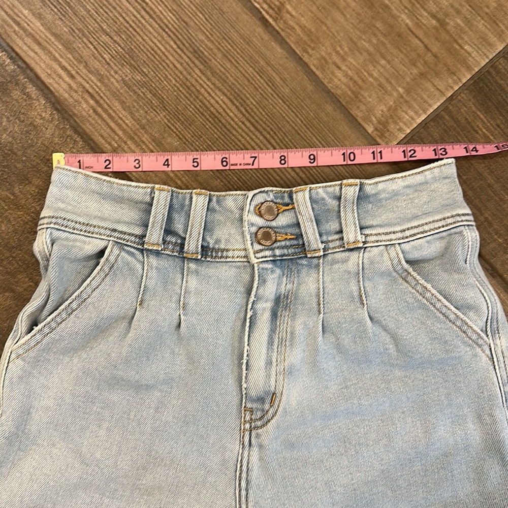 KanCan Ultra High Rise Mom Shorts Size 27 Light Wash Cuffed Denim - Picture 7 of 13